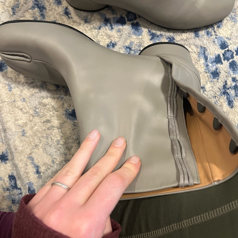 Amazing Margiela tabi boots low heel, in grey - Picture 5 of 7
